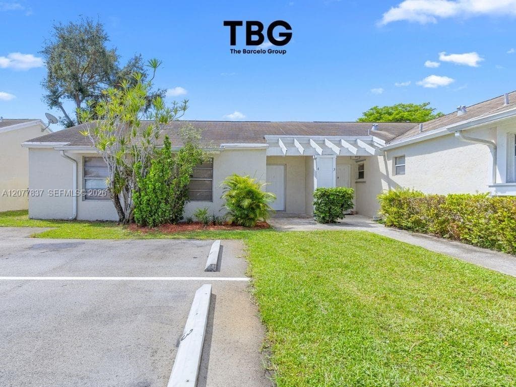 886 NE 214th Ln # 4, Miami FL 33179 - Miami, FL - Photo 1