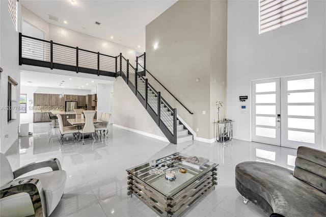 9121 NW 161st Ter, Miami Lakes FL 33018 - Miami Lakes, FL - Photo 3
