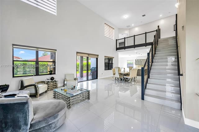 9121 NW 161st Ter, Miami Lakes FL 33018 - Miami Lakes, FL - Photo 4
