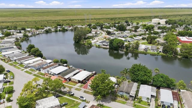 21671 S HERITAGE Circle, Pembroke Pines FL 33029 - Pembroke Pines, FL - Photo 2