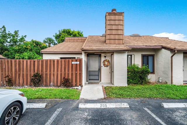 4012 Palm Bay Circle # A, West Palm Beach FL 33406 - West Palm Beach, FL - Photo 2