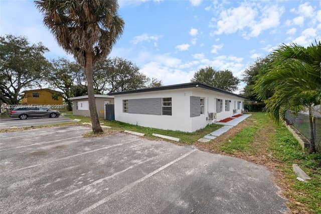 417 NW 15th Ave, Fort Lauderdale FL 33311 - Fort Lauderdale, FL - Photo 2