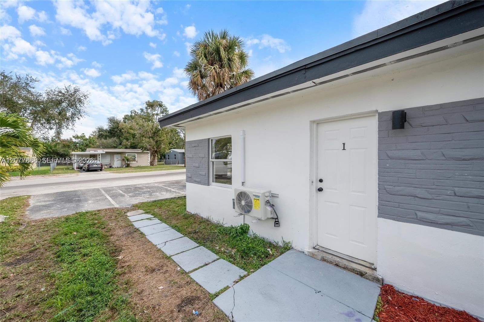 417 NW 15th Ave, Fort Lauderdale FL 33311 - Fort Lauderdale, FL - Photo 1