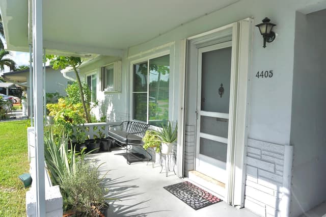 4405 NW 48th Avenue, Tamarac FL 33319 - Tamarac, FL - Photo 2