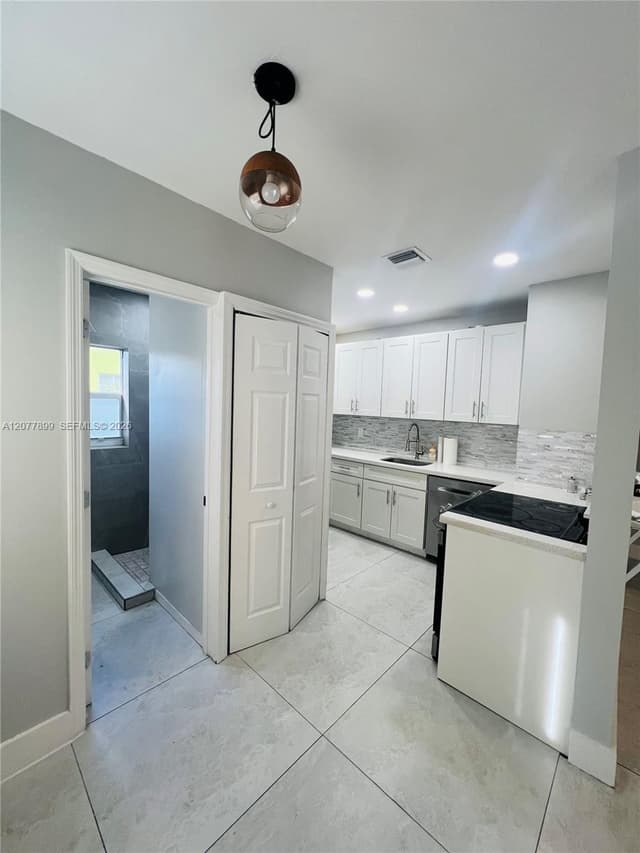 1332 NW 3rd Ave, Fort Lauderdale FL 33311 - Fort Lauderdale, FL - Photo 3