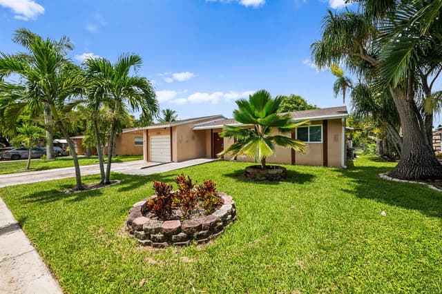 6981 SW 1ST Court, Margate FL 33068 - Margate, FL - Photo 2