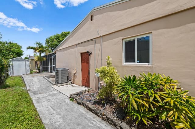 6981 SW 1ST Court, Margate FL 33068 - Margate, FL - Photo 4