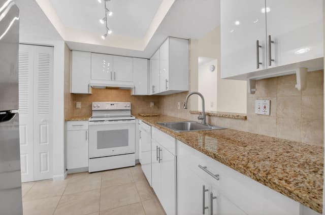 10 Willowbrook Lane # 207, Delray Beach FL 33446 - Delray Beach, FL - Photo 4