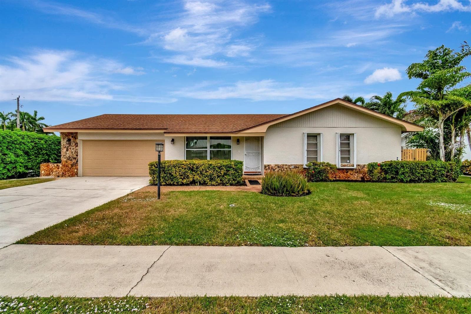 577 SW 24th Avenue, Boynton Beach FL 33435
