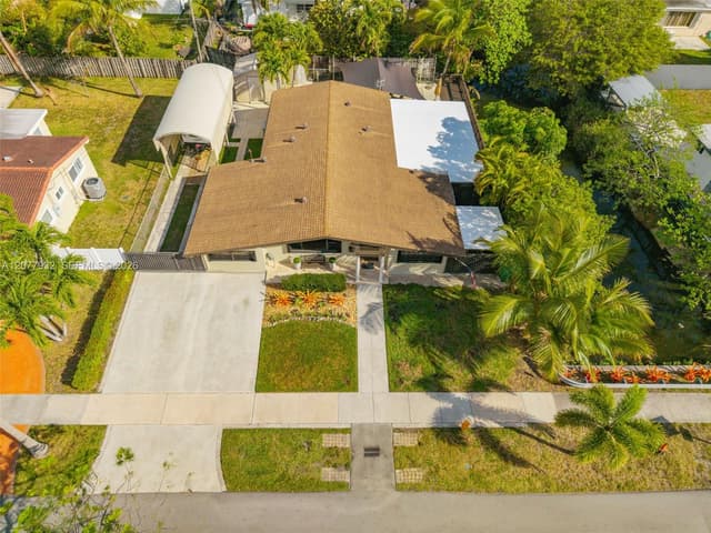 2485 NE 214th St, Miami FL 33180 - Miami, FL - Photo 2