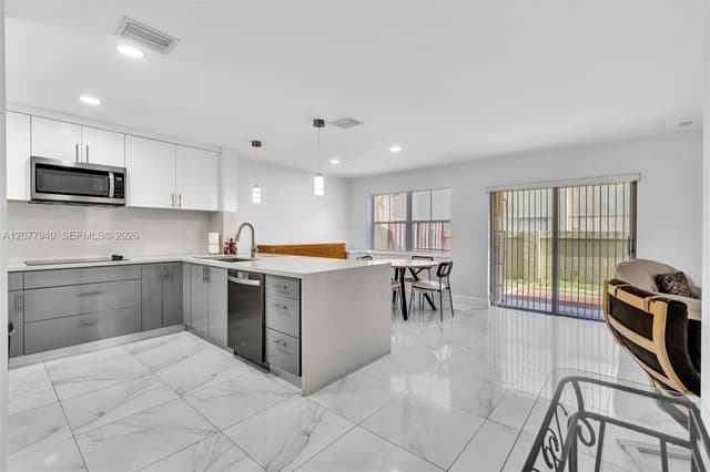 13949 N Forest Oak Cir, Davie FL 33325 - Davie, FL - Photo 5