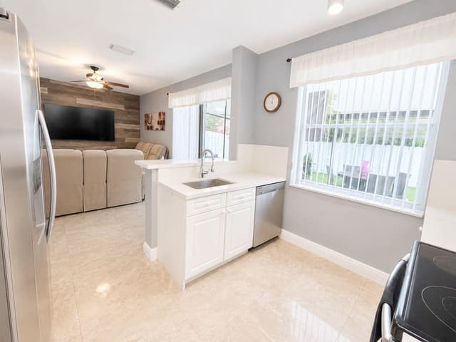 6937 Turtle Bay Terrace, Lake Worth FL 33463 - Lake Worth, FL - Photo 5