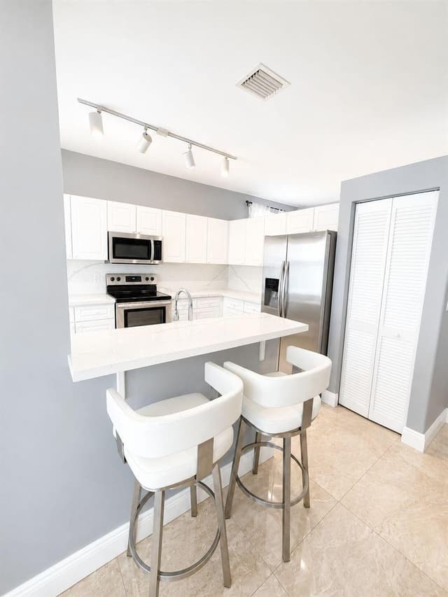 6937 Turtle Bay Terrace, Lake Worth FL 33463 - Lake Worth, FL - Photo 4