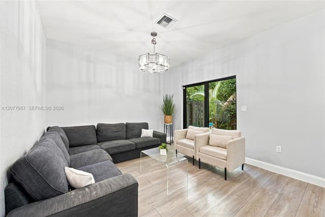 156 SW 185th Way, Pembroke Pines FL 33029 - Pembroke Pines, FL - Photo 5