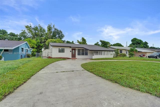 6761 Pershing St, Hollywood FL 33024 - Hollywood, FL - Photo 2