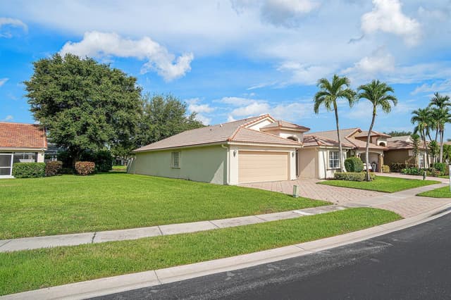 5737 Royal Club Drive, Boynton Beach FL 33437 - Boynton Beach, FL - Photo 2