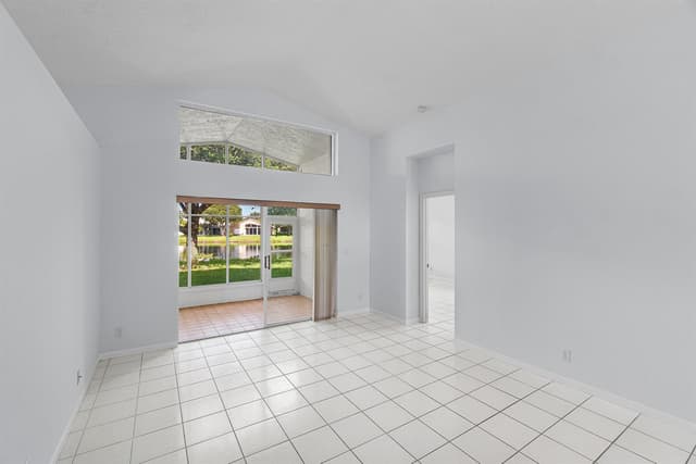 5737 Royal Club Drive, Boynton Beach FL 33437 - Boynton Beach, FL - Photo 5