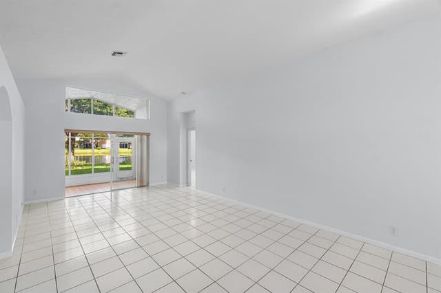 5737 Royal Club Drive, Boynton Beach FL 33437 - Boynton Beach, FL - Photo 4