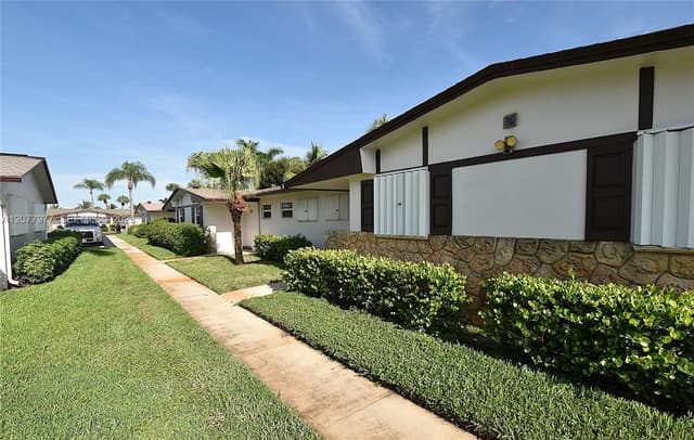 2971 Crosley Dr W # F, West Palm Beach FL 33415 - West Palm Beach, FL - Photo 4