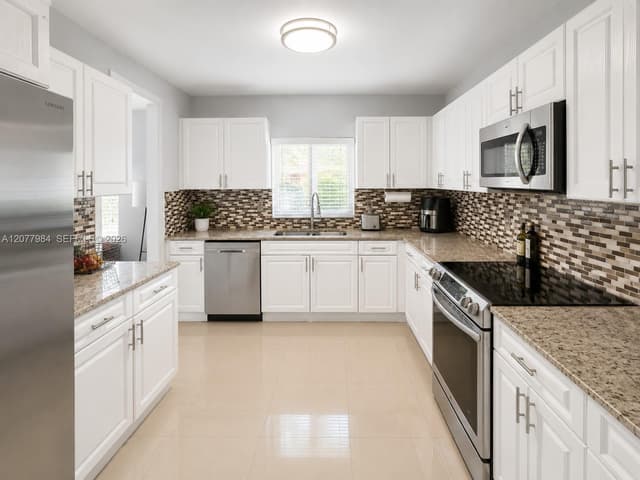 525 NW 23rd Ave, Miami FL 33125 - Miami, FL - Photo 5