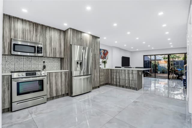 3321 Simms St # 13B, Hollywood FL 33021 - Hollywood, FL - Photo 2