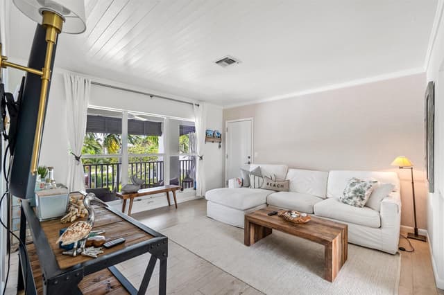 1025 CASUARINA Road # 7, Delray Beach FL 33483 - Delray Beach, FL - Photo 2
