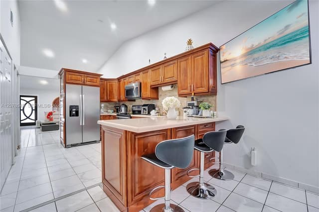 5670 W 20th Ct, Hialeah FL 33016 - Hialeah, FL - Photo 7