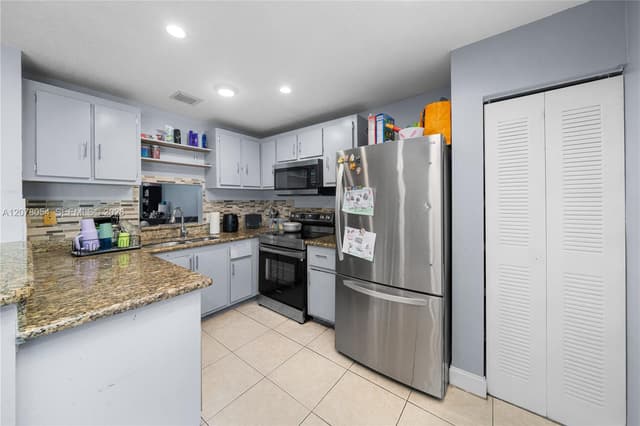 1293 Sussex Dr, North Lauderdale FL 33068 - North Lauderdale, FL - Photo 2
