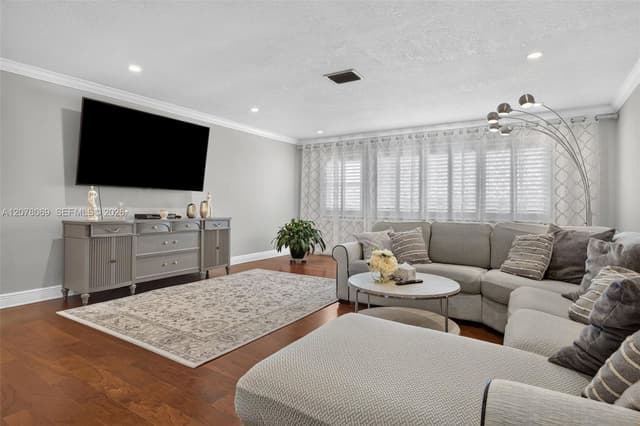 329 SE 3rd St # 501T, Hallandale Beach FL 33009 - Hallandale Beach, FL - Photo 4