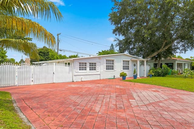 3239 DOLAN Road, Palm Springs FL 33406 - Palm Springs, FL - Photo 2