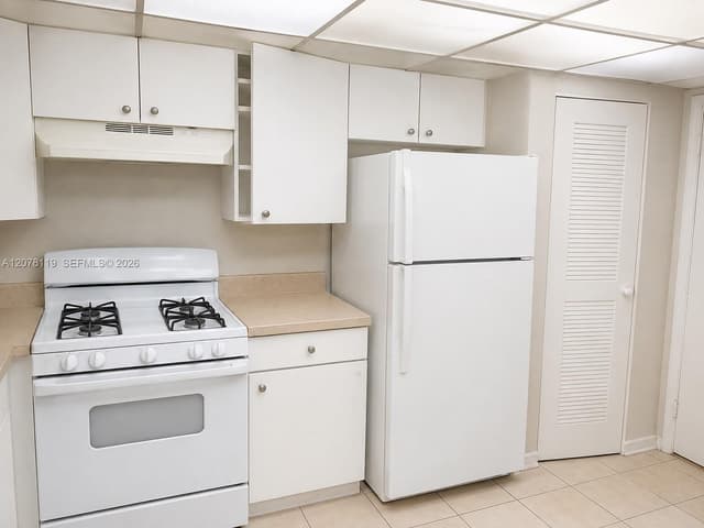 17911 NW 68th Ave # O202, Hialeah FL 33015 - Hialeah, FL - Photo 4