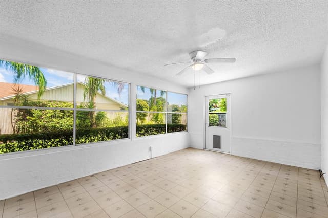 149 Arrowhead Circle, Jupiter FL 33458 - Jupiter, FL - Photo 4