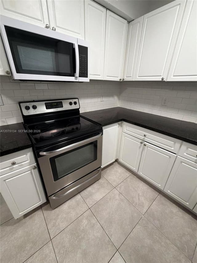 942 NW 11th Ct, Fort Lauderdale FL 33311 - Fort Lauderdale, FL - Photo 3