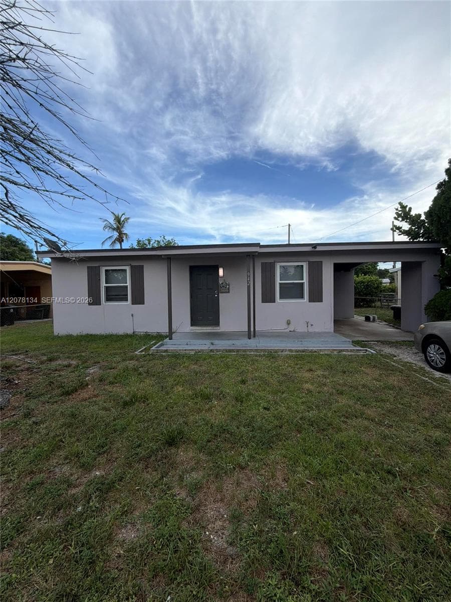 942 NW 11th Ct, Fort Lauderdale FL 33311 - Fort Lauderdale, FL - Photo 1