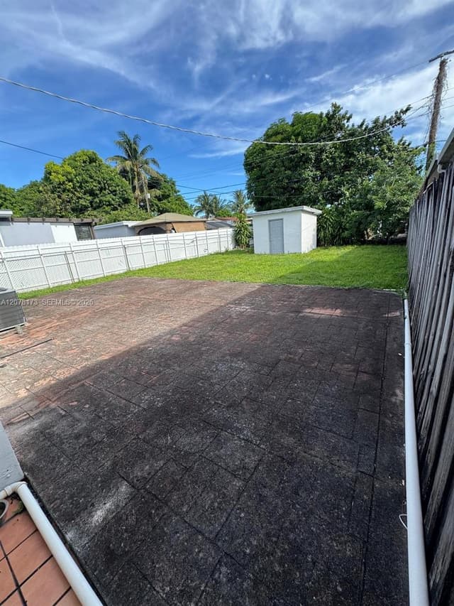 550 E 29th St, Hialeah FL 33013 - Hialeah, FL - Photo 2