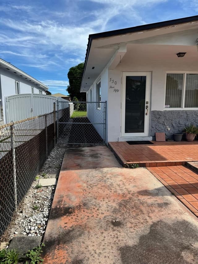 550 E 29th St, Hialeah FL 33013 - Hialeah, FL - Photo 6