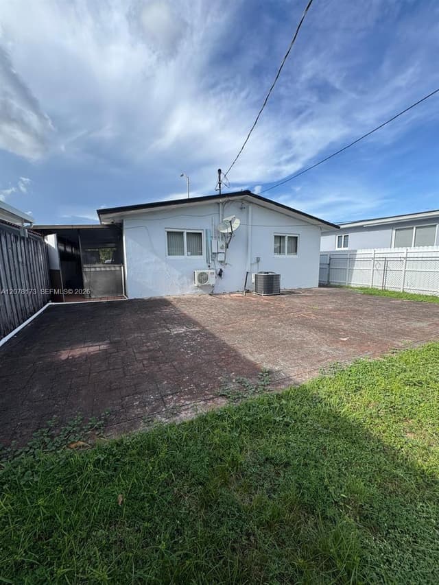 550 E 29th St, Hialeah FL 33013 - Hialeah, FL - Photo 3