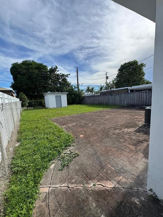 550 E 29th St, Hialeah FL 33013 - Hialeah, FL - Photo 4
