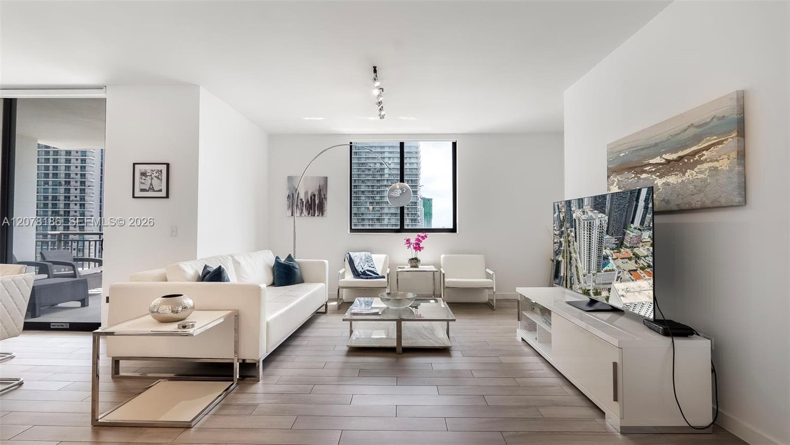 999 SW 1st Ave # 2004, Miami FL 33130