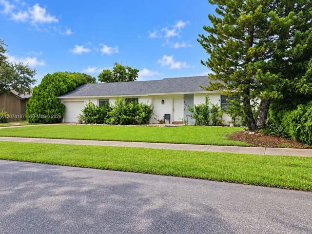 939 S Bluebird Ln, Homestead FL 33035 - Homestead, FL - Photo 2