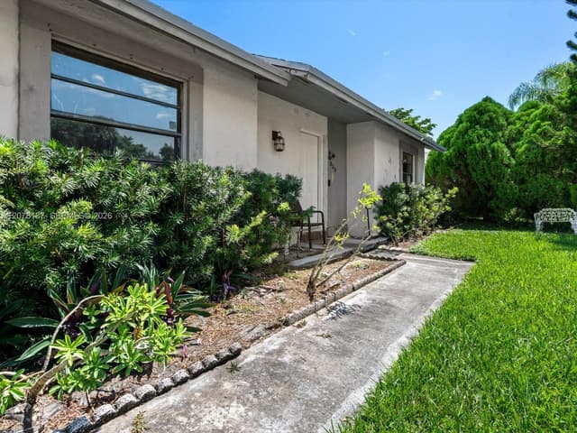 939 S Bluebird Ln, Homestead FL 33035 - Homestead, FL - Photo 6