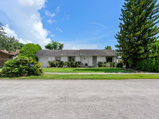 939 S Bluebird Ln, Homestead FL 33035 - Homestead, FL - Photo 3