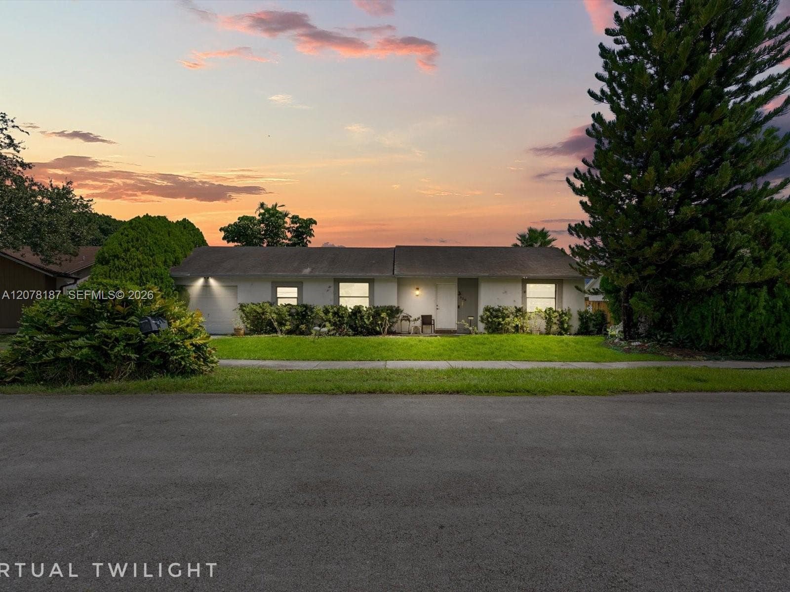 939 S Bluebird Ln, Homestead FL 33035