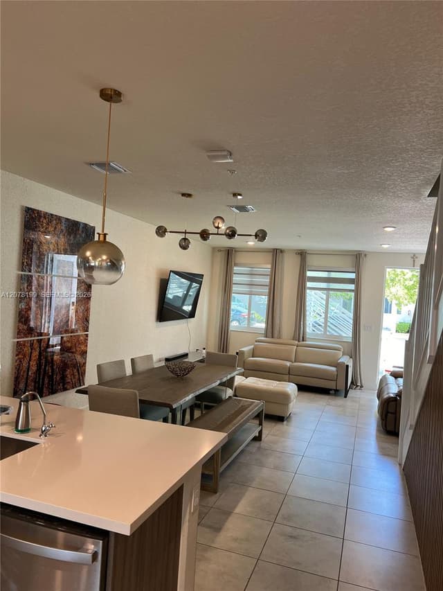 6421 NW 102nd Path # 101, Doral FL 33178 - Doral, FL - Photo 2