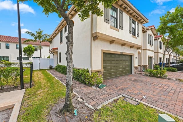 2011 Tamarind Drive, Riviera Beach FL 33410 - Riviera Beach, FL - Photo 2