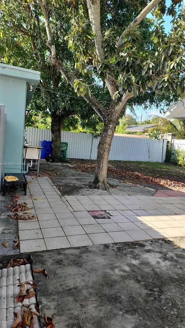 120 NW 18th Ave, Miami FL 33125 - Miami, FL - Photo 2