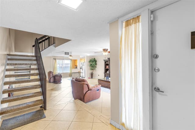 1231 W Fairway Rd, Pembroke Pines FL 33026 - Pembroke Pines, FL - Photo 2
