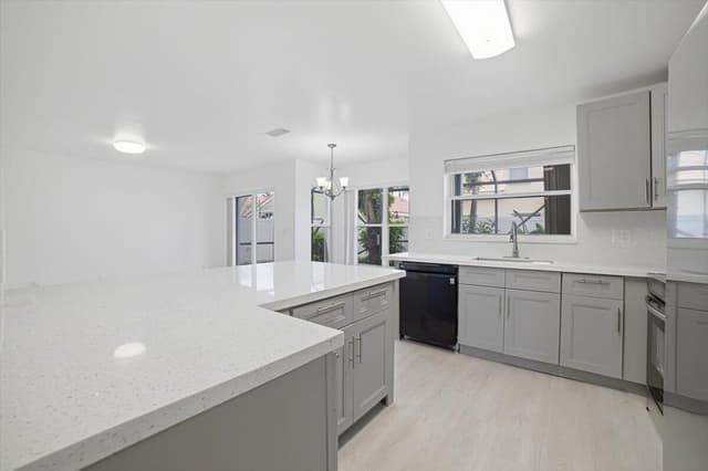 1378 SW 180TH Avenue, Pembroke Pines FL 33029 - Pembroke Pines, FL - Photo 5