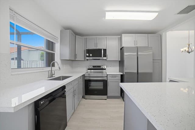 1378 SW 180TH Avenue, Pembroke Pines FL 33029 - Pembroke Pines, FL - Photo 4