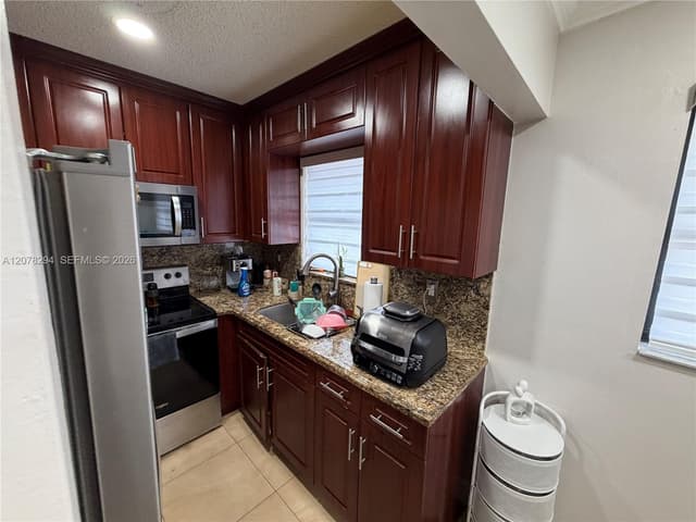 5935 W 26th Ave # 204, Hialeah FL 33016 - Hialeah, FL - Photo 6